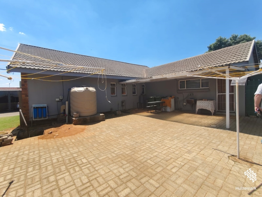 4 Bedroom Property for Sale in Roodia Free State